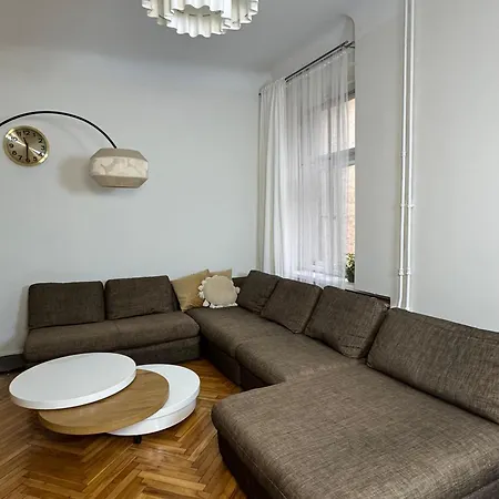 Spacious In Art Nouveau District Free Parking Appartement *