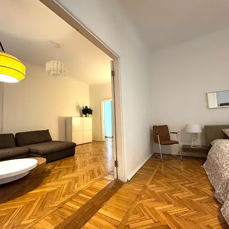 Spacious In Art Nouveau District Free Parking *