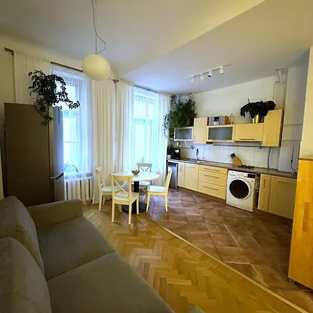 Spacious In Art Nouveau District Free Parking *