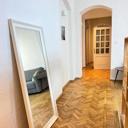 Spacious In Art Nouveau District Free Parking Lejlighed *