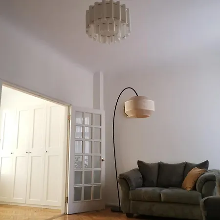 Spacious In Art Nouveau District Free Parking