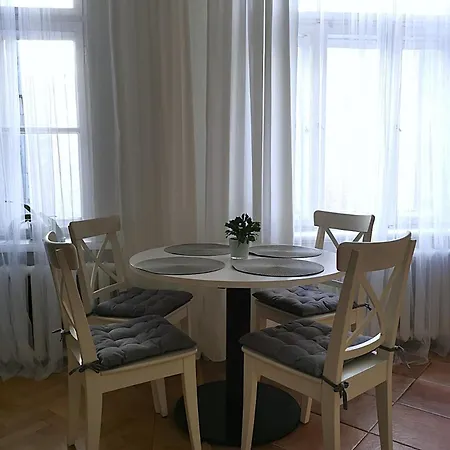 Spacious In Art Nouveau District Free Parking *