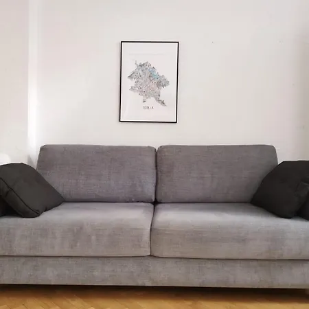 Spacious In Art Nouveau District Free Parking