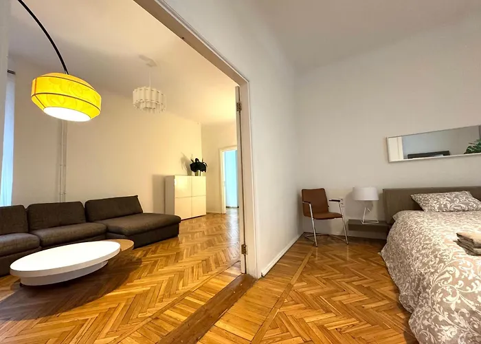 Spacious In Art Nouveau District Free Parking *