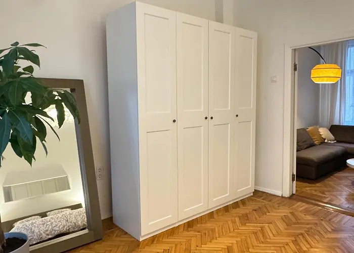 Апартаменты Spacious In Art Nouveau District Free Parking Рига