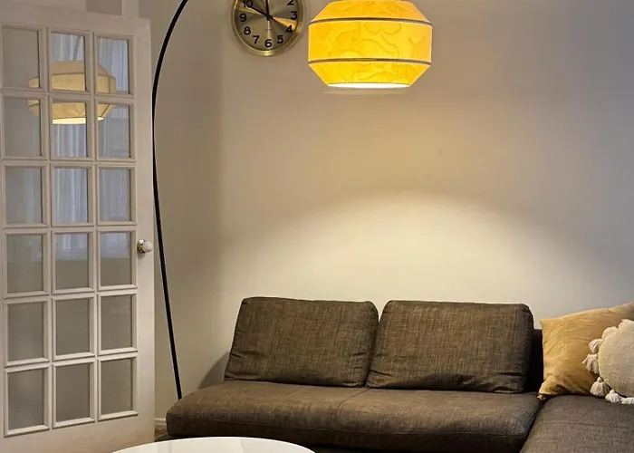 Spacious In Art Nouveau District Free Parking Апартаменты *