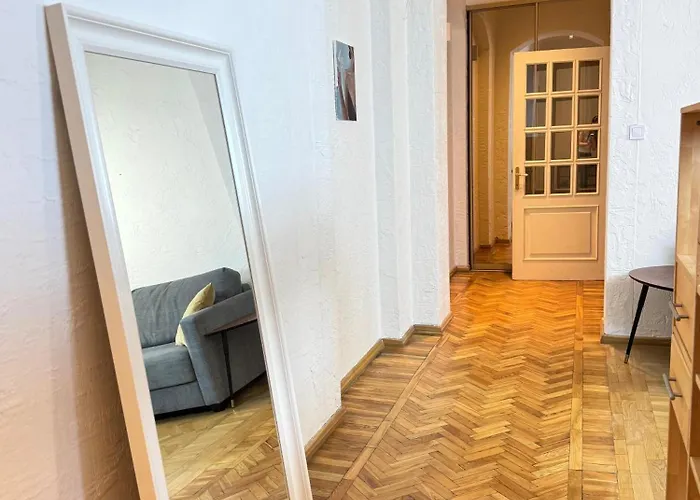 Spacious In Art Nouveau District Free Parking Апартаменты *