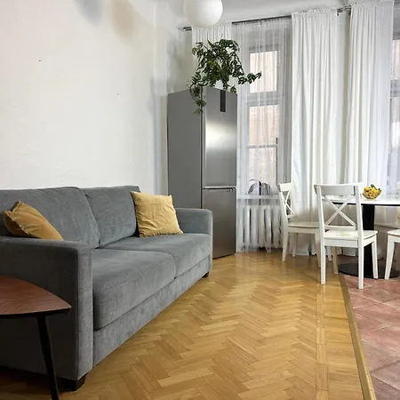 Spacious In Art Nouveau District Free Parking شقة