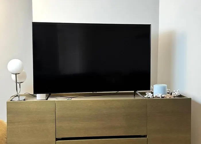 Spacious In Art Nouveau District Free Parking