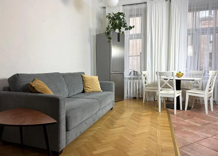 Spacious In Art Nouveau District Free Parking Apartment