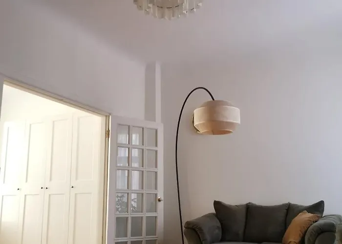 Spacious In Art Nouveau District Free Parking