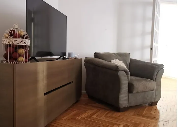 Spacious In Art Nouveau District Free Parking *